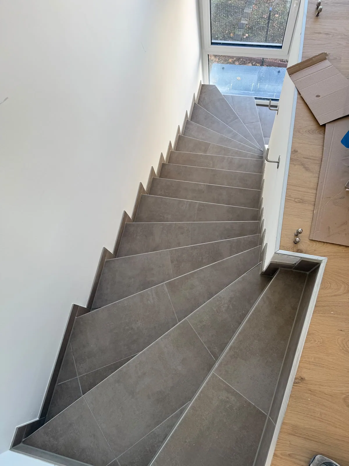 Treppe und Holzböden: Geflieste Treppe – Ansicht 1